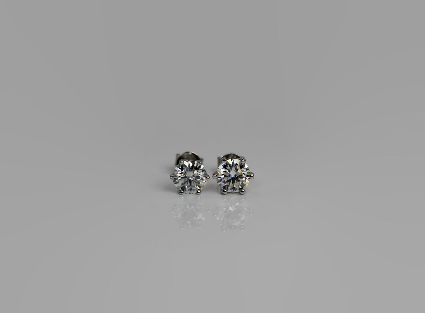 Boucles d'oreilles à 6 griffes en moissanite