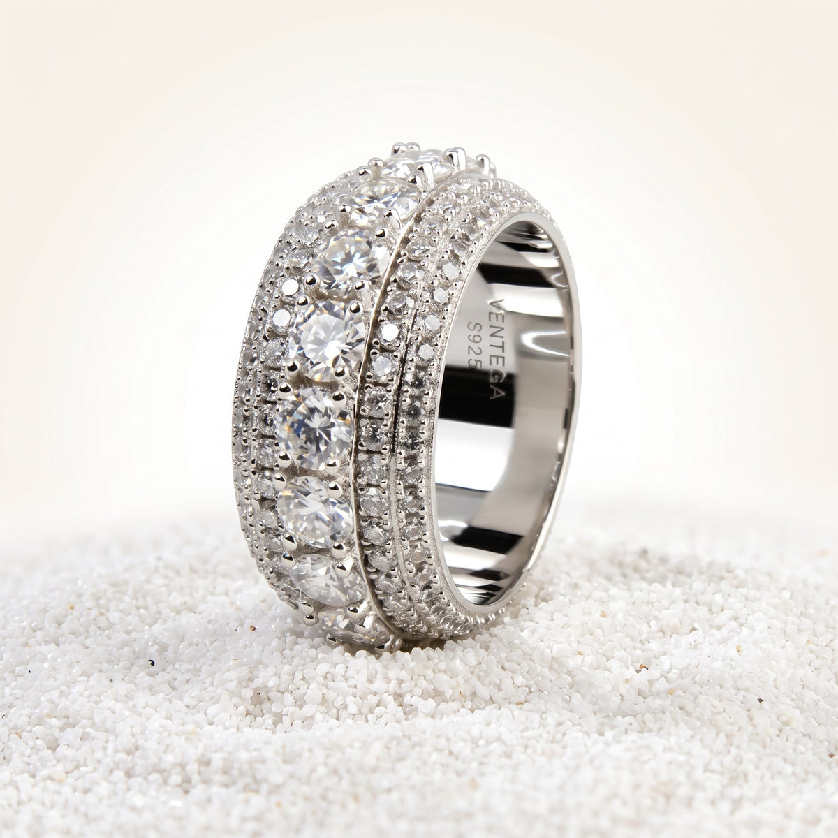 Ventega diamond ring, elegant catalog photo