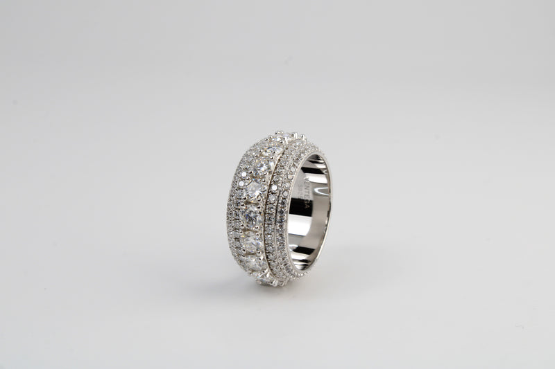 Bague en grappe de moissanite