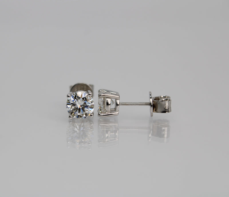 Boucles d'oreilles à 4 griffes en moissanite